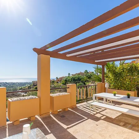 Premium Penthouse With Unmatched Views דירה *