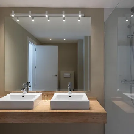 Premium Penthouse With Unmatched Views דירה *