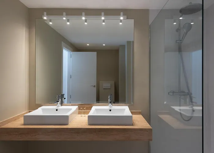 Premium Penthouse With Unmatched Views דירה *